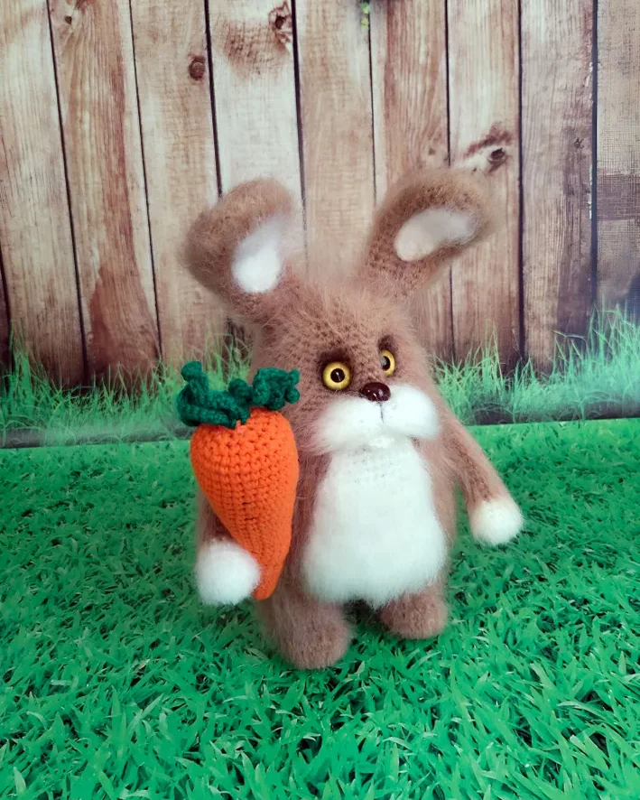 Заяц Ушастик, вязаная игрушка — коричневый