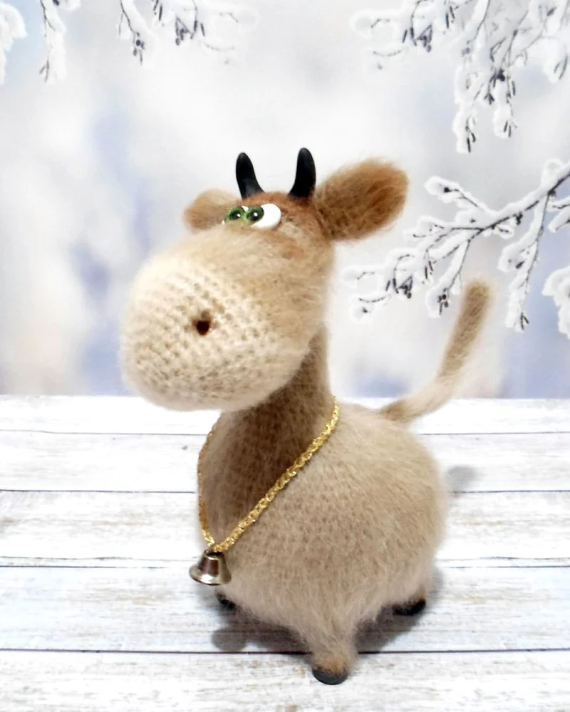 Коровка Фрося, игрушка вязаная