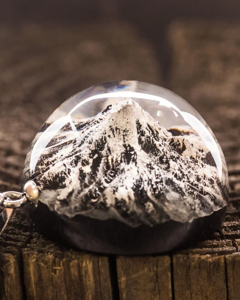 Кулон из дерева и смолы Mount Hood — Основной вариант