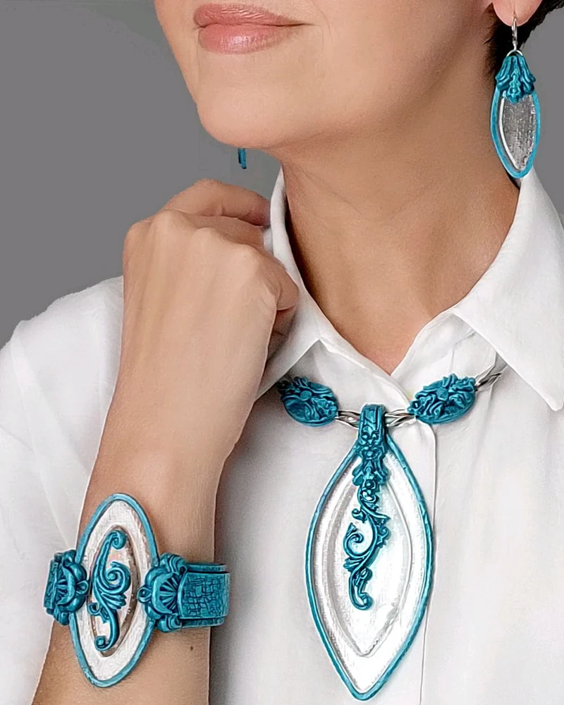 Тонкая бирюза. Комплект украшений из стекла и полимерной глины