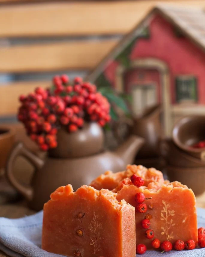 Мыло натуральное Рябиновые бусы с нуля ручной работы рыжий