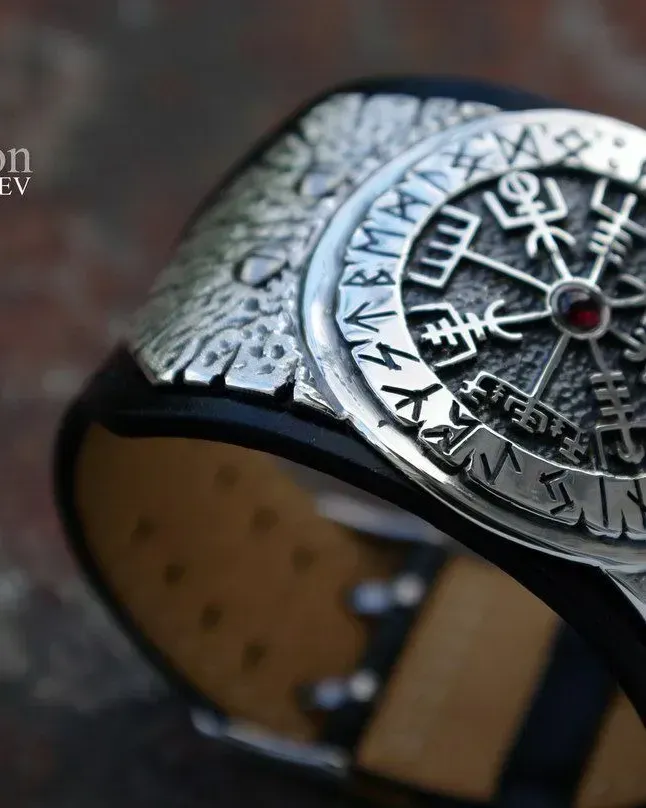 Рунический компас (Vegvisir -"Указатель пути") — Основной