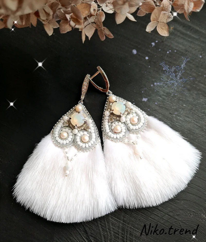 Серьги с мехом, вышитые бисером, свадебные, белый