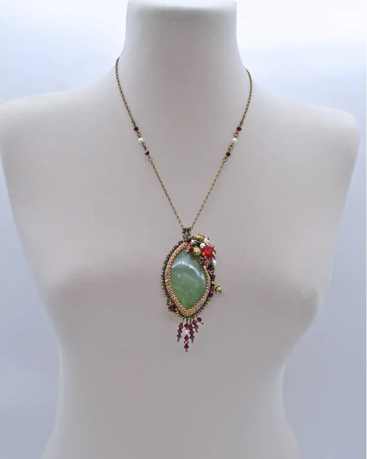 Авторский кулон с нефритом и Swarovski