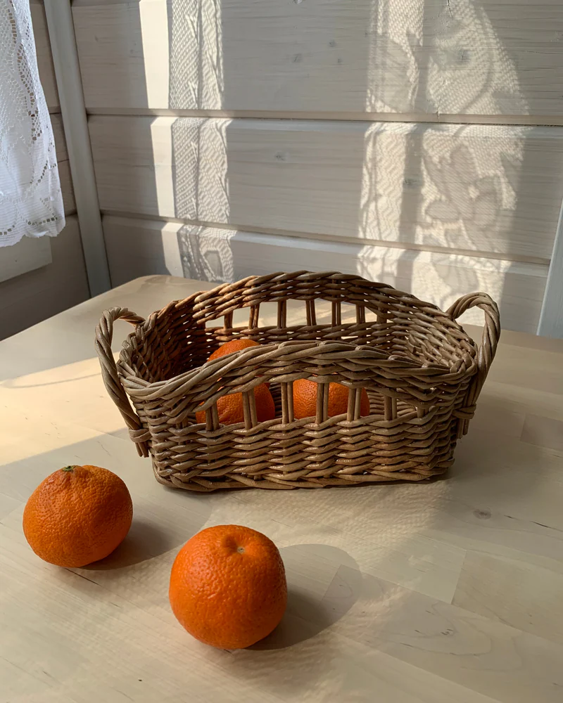 Плетеная корзинка с ручками