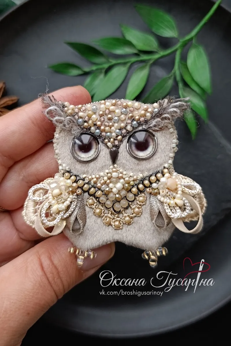 Брошь Сова из бархата — бежевый