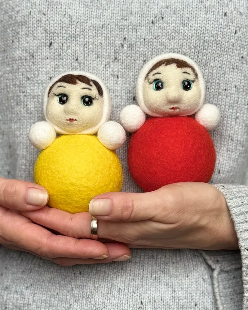 Валяная неваляшка - елочная игрушка