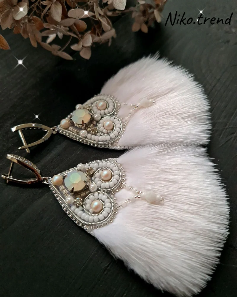 Серьги с мехом, вышитые бисером, свадебные, белый