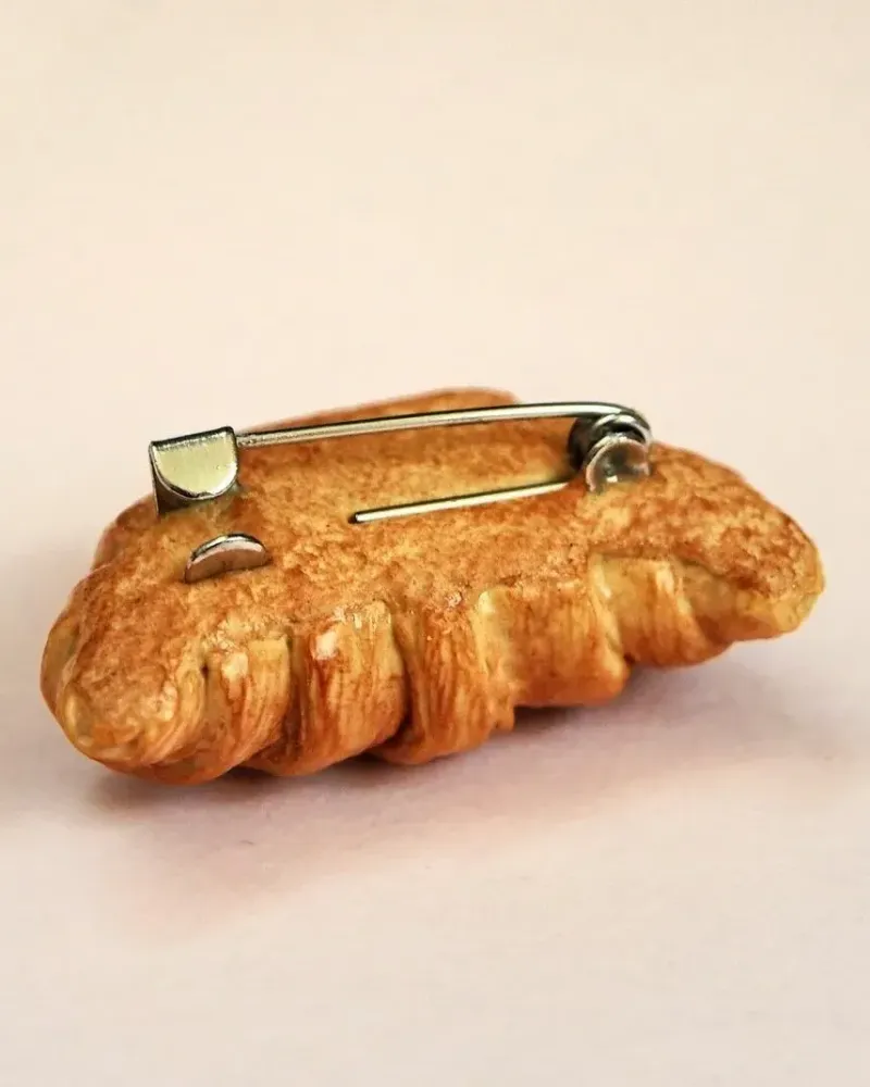 Брошь Круассан