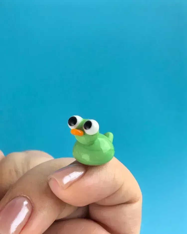 Стеклянная фигурка «Уточка розовая» — Зелёная