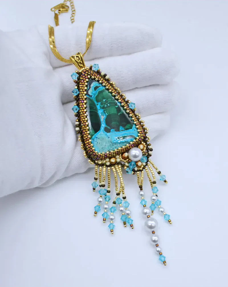 Кулон ручной работы с хризоколлой и Swarovski