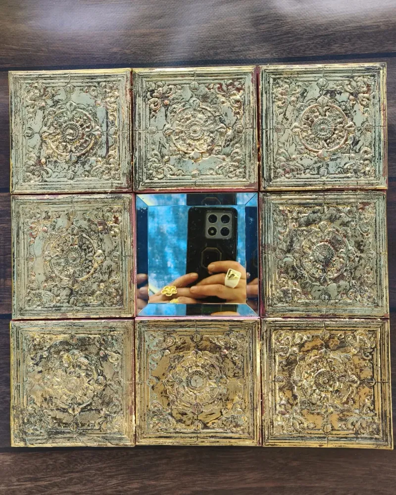 Авторское зеркало с барельефами из цикла «Азулежу» №3 — Зеркало в антикварной раме