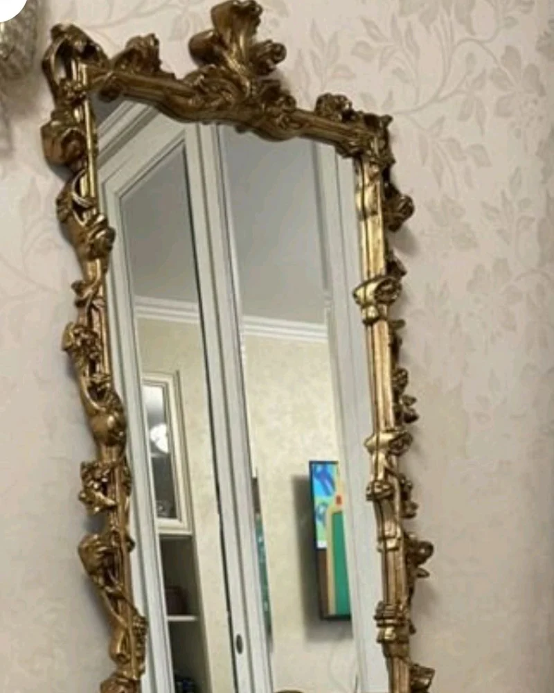 Зеркало настенное в резной раме с короной (золото) — Основной