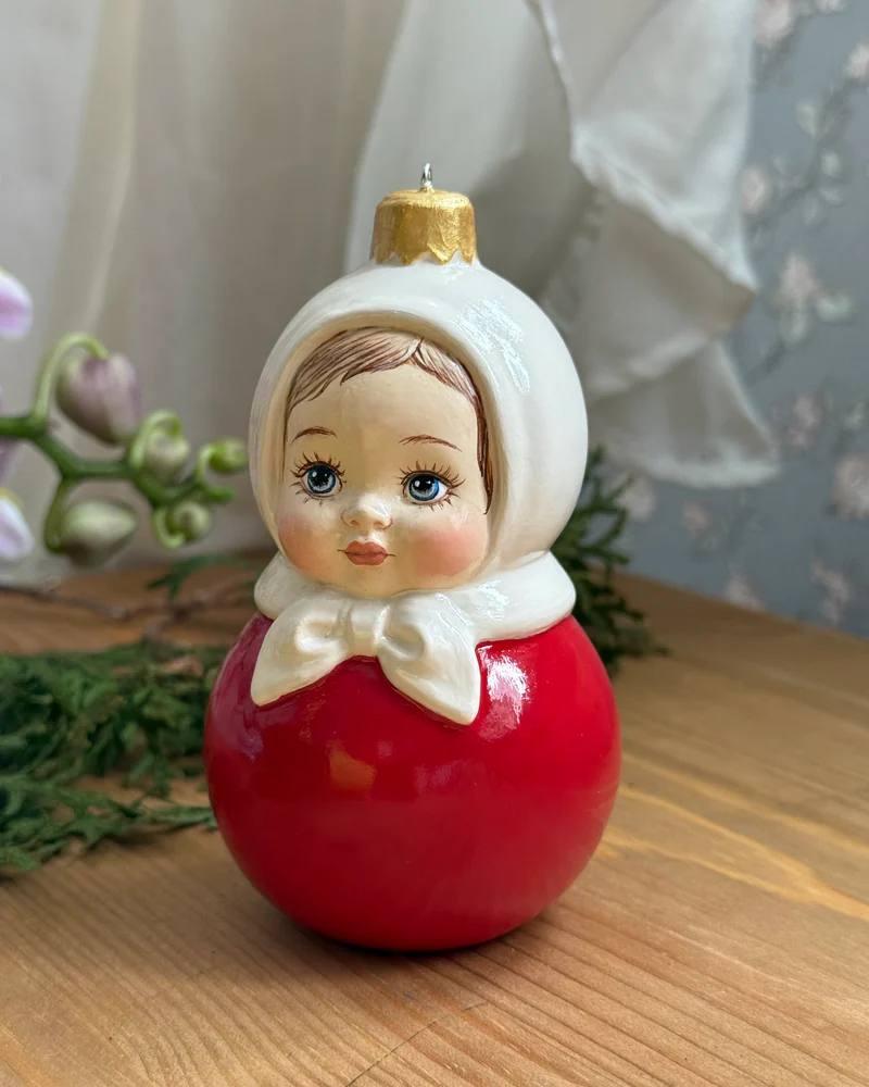 Елочная игрушка «Малышка неваляшка» — Елочная игрушка