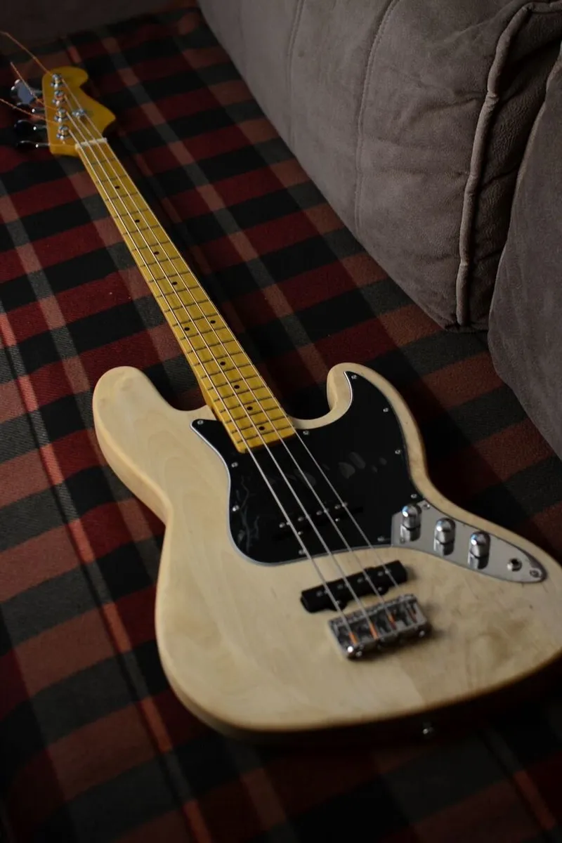Бас-гитара Custom Jazz Bass