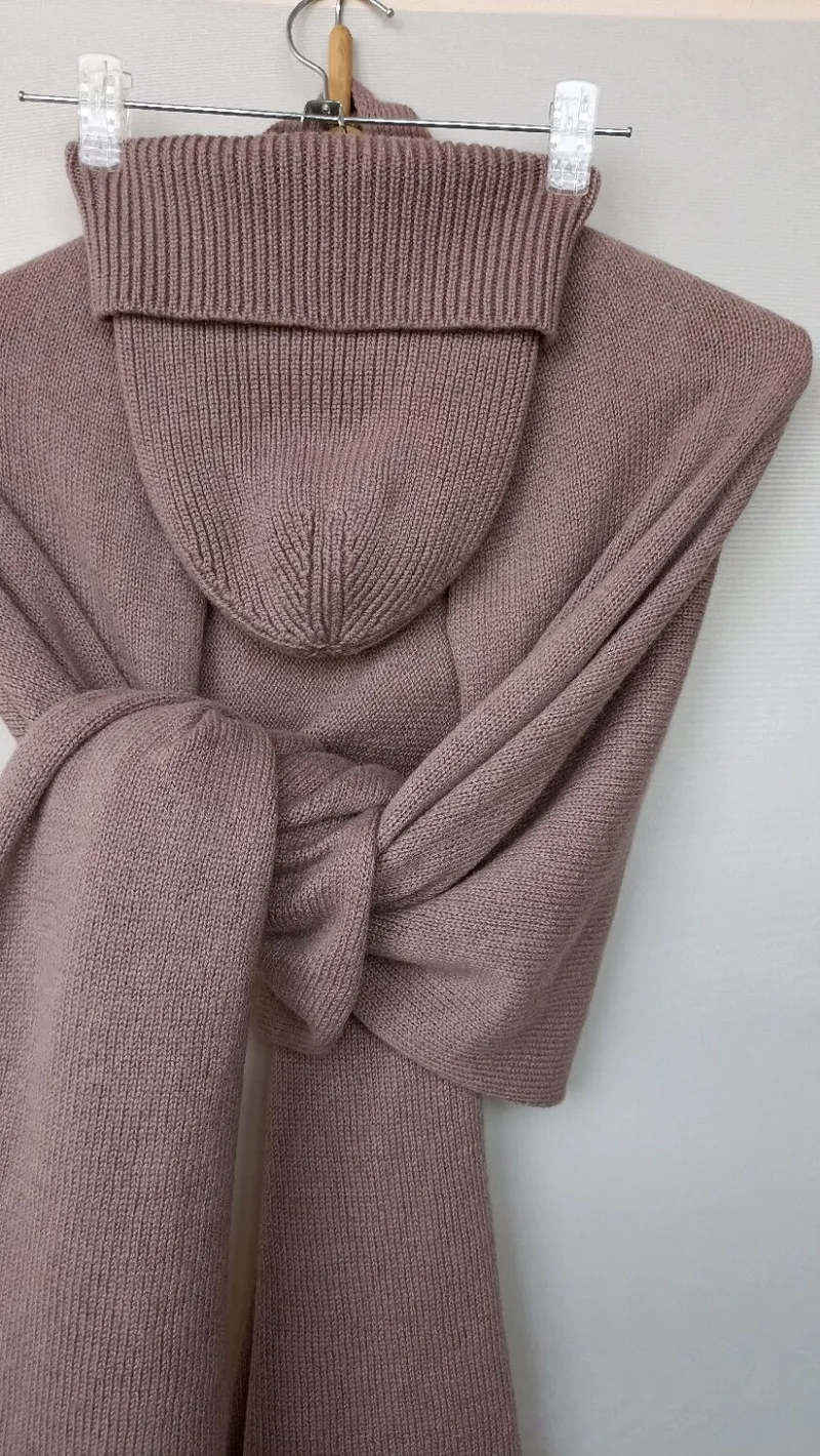 Комплект из палантина и шапки цвета какао