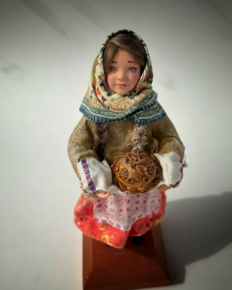 Ватная игрушка «Маруся» в красном платье