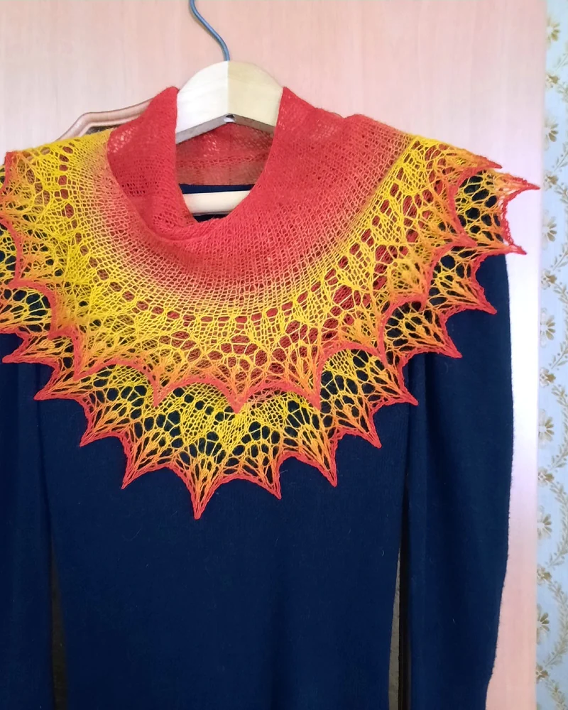 Мини шаль фишю шерстяная Комета, ажурная вязаная рыжая осенняя