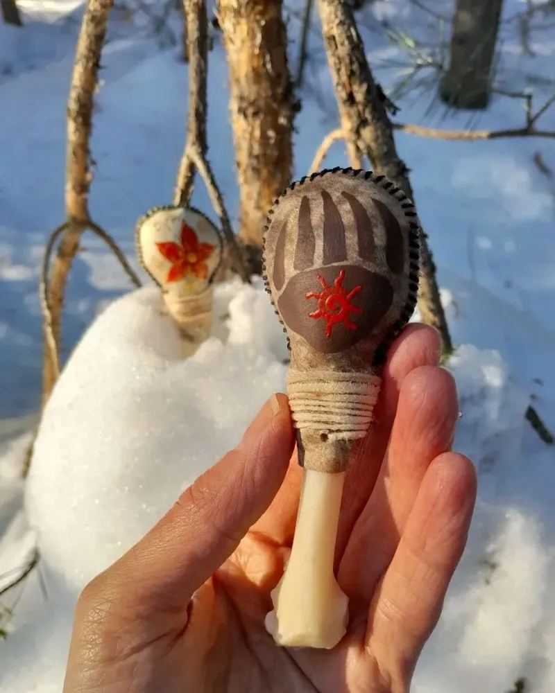 Шаманская погремушка на косточке медвежьей лапы — Основной
