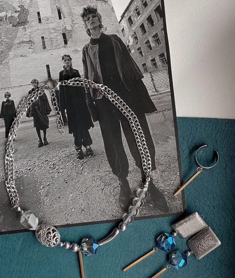Комплект украшений из ювелирного стекла и гематита