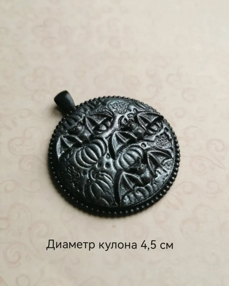 Кулон в готическом стиле — Летучие мыши