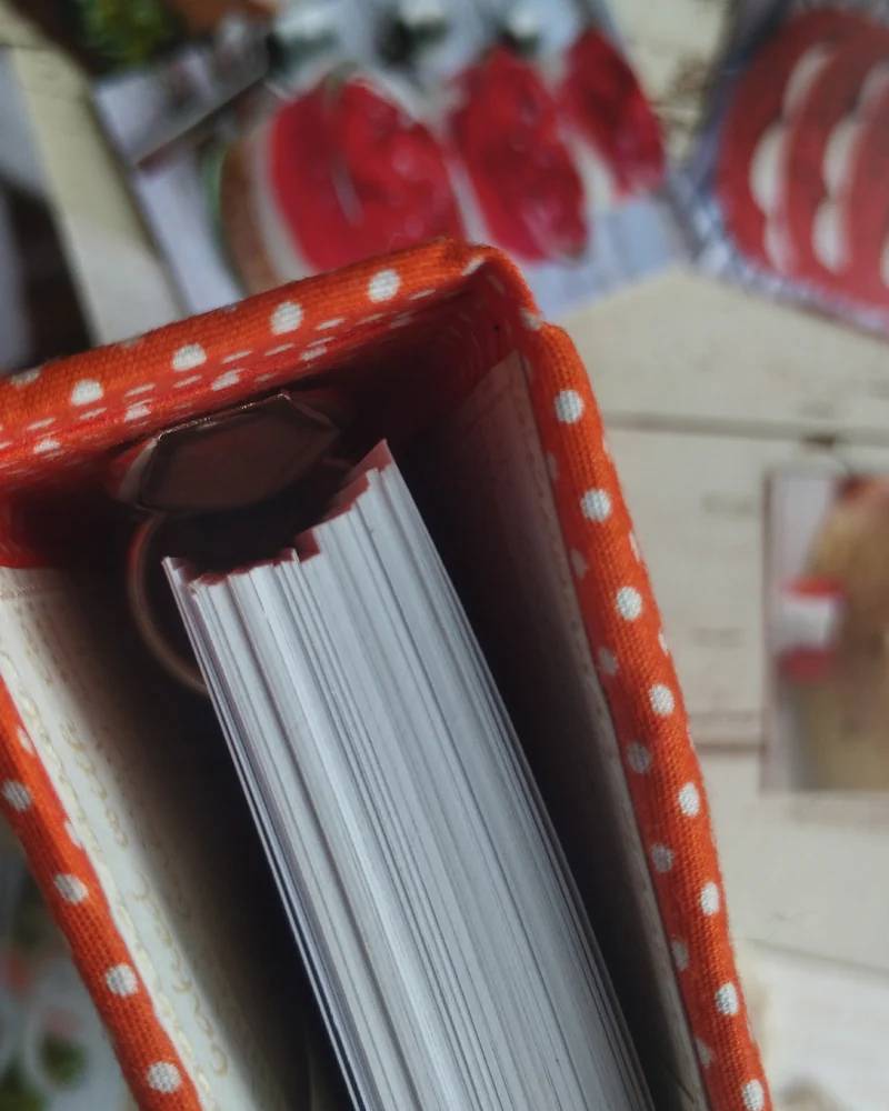 Кулинарная книга на кольцах 13×16 см — Оранжевая в горошек, пирожное