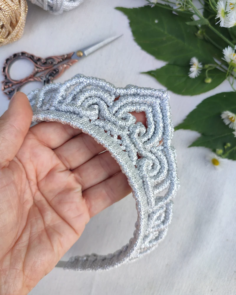 Серебристый кокошник макраме "Леля лотосовая"