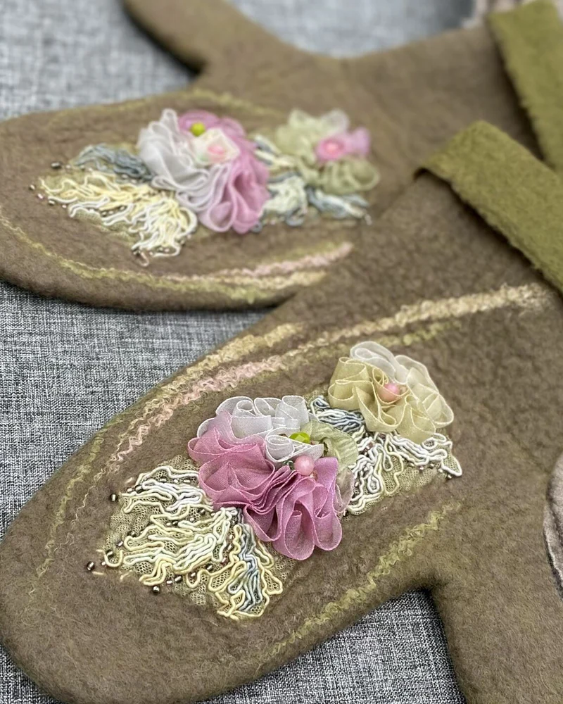 варежки валяные «Winter flowers»