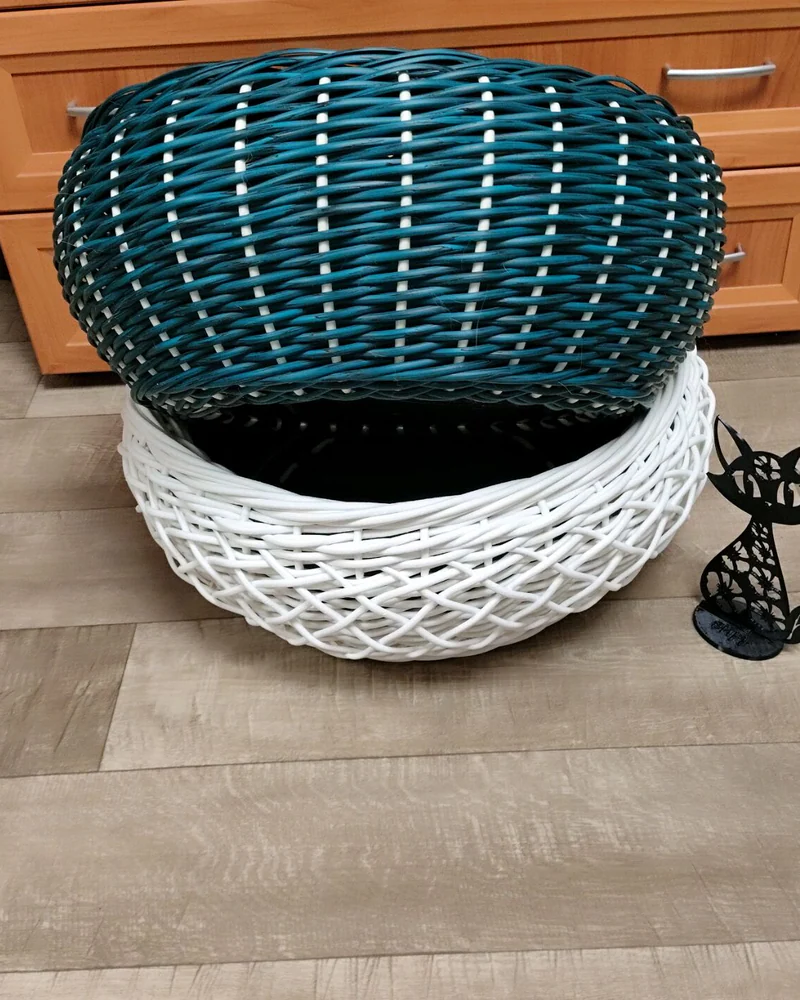 Низкое кашпо из ротанга, белое и изумрудное, 20 л
