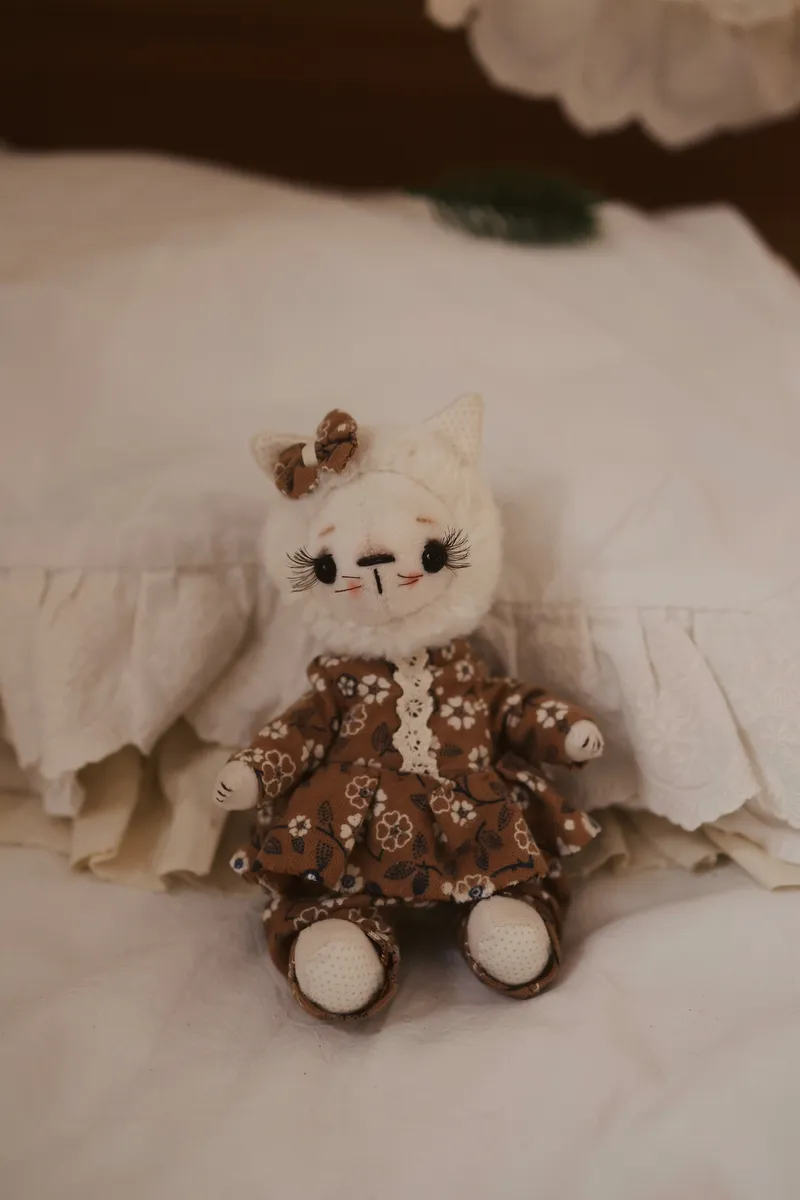 Бежевая кошечка, 18 см