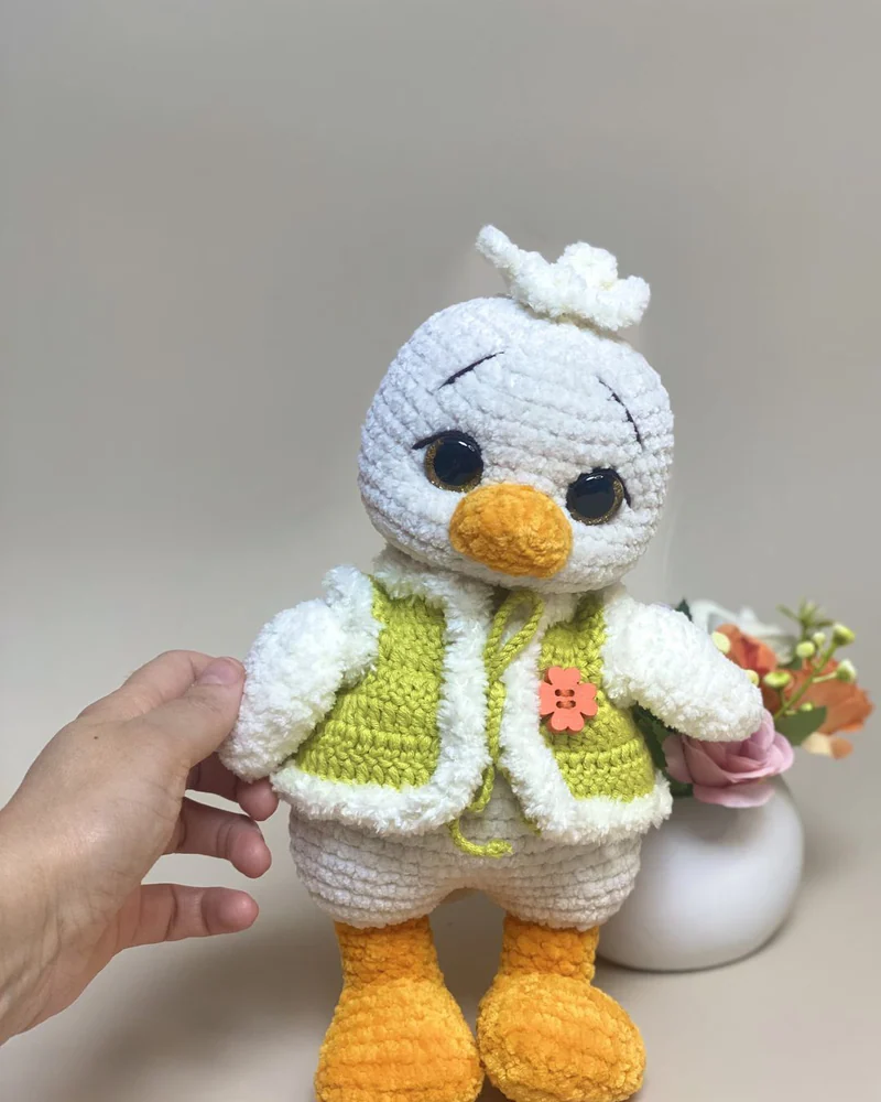 Вязаный белый утёнок амигуруми