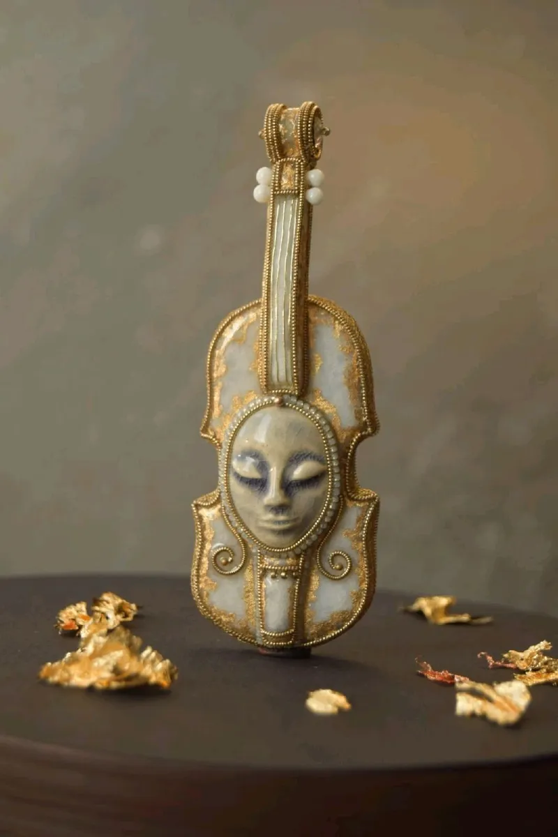 Брошь «Струны», бежевая