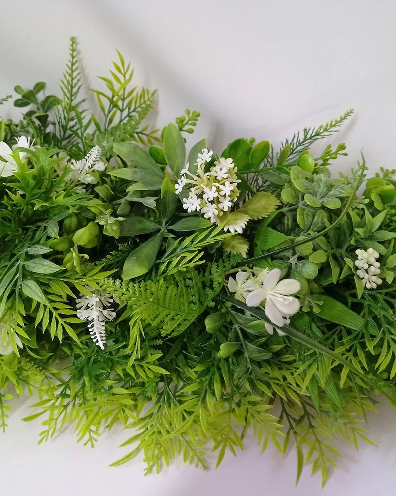 Цветочная гирлянда из искусственной зелени