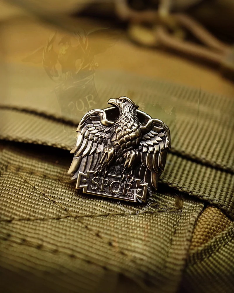 Значок нагрудный винтовой Римский орел, латунь