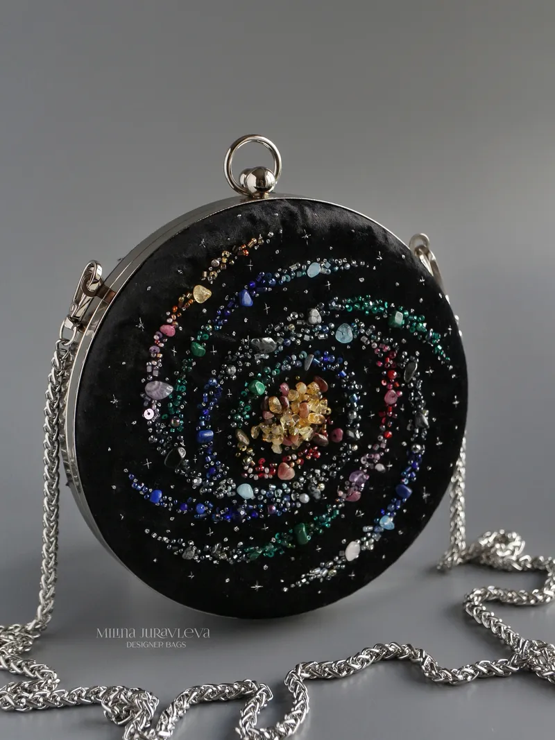 Клатч-кругляшка «Galaxy» с натуральными камнями, чёрный