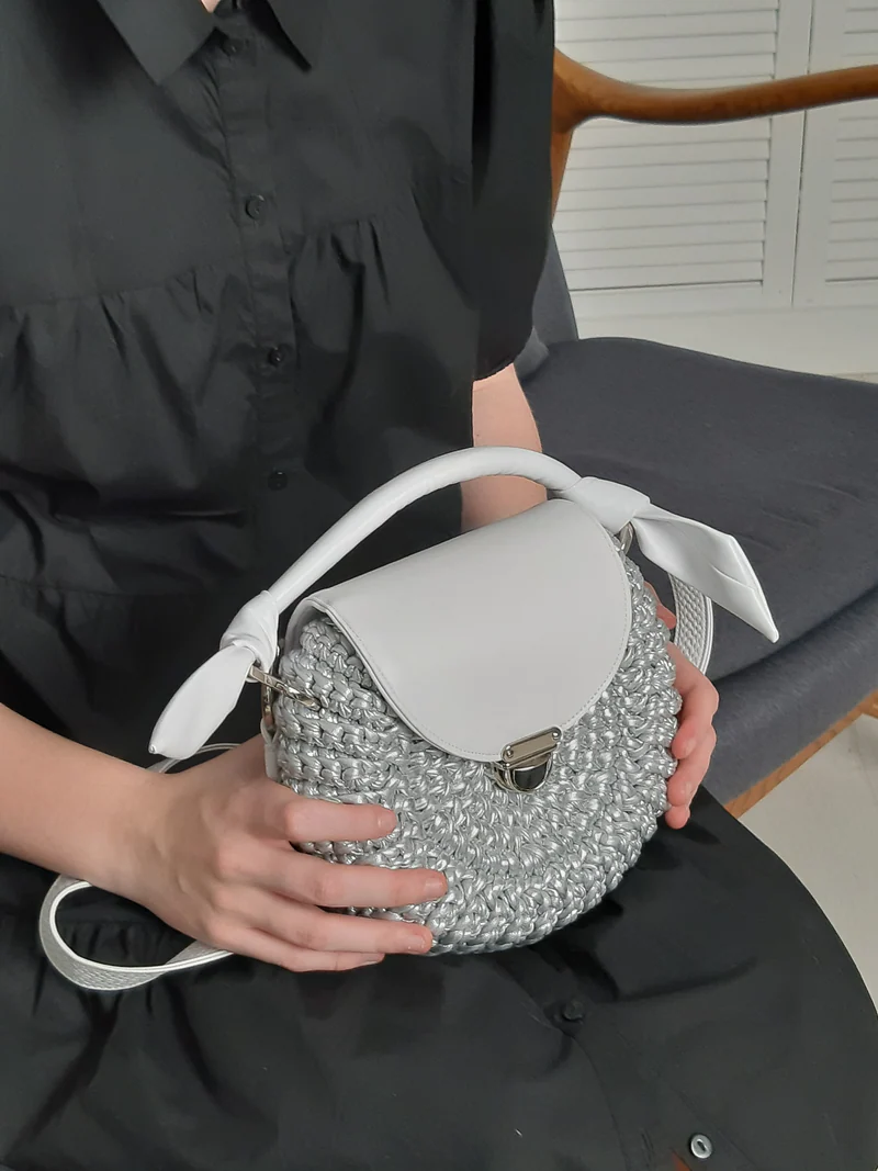 Серебристая круглая сумочка из трикотажной пряжи Metallic