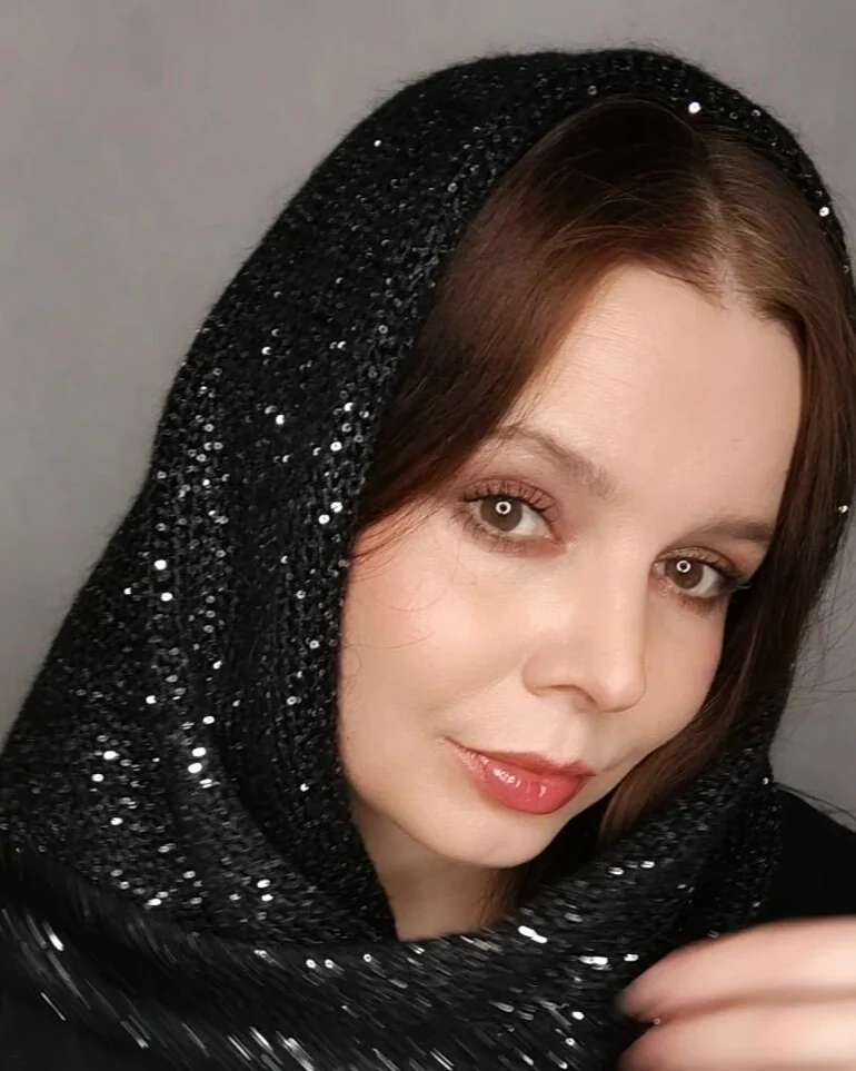 Косынка с пайетками черная вязаная