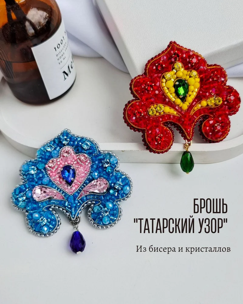 Брошь с татарским орнаментом из бисера и кристаллов