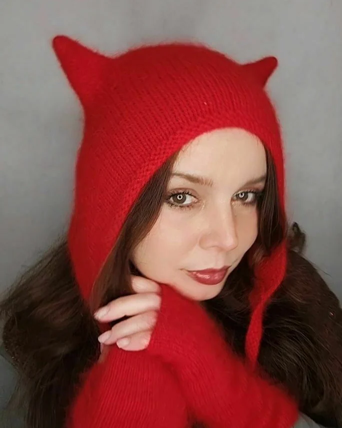 Шапка красная с ушками из ангоры чепчик с ушками