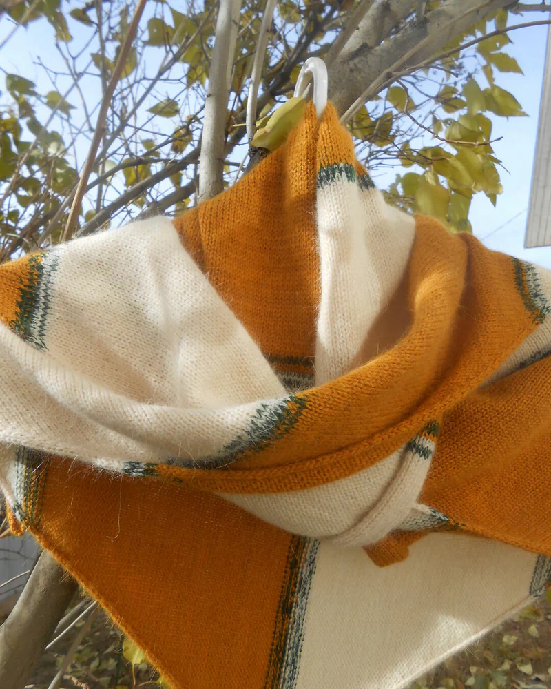 Косынка вязаная, пуховая, " Осеннее солнце "