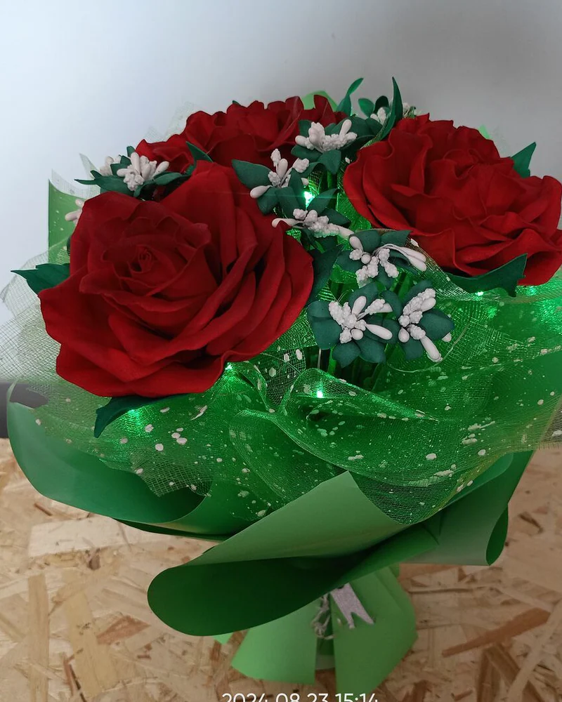 БУКЕТ из З РОЗ с зеленой ПОДСВЕТКОЙ