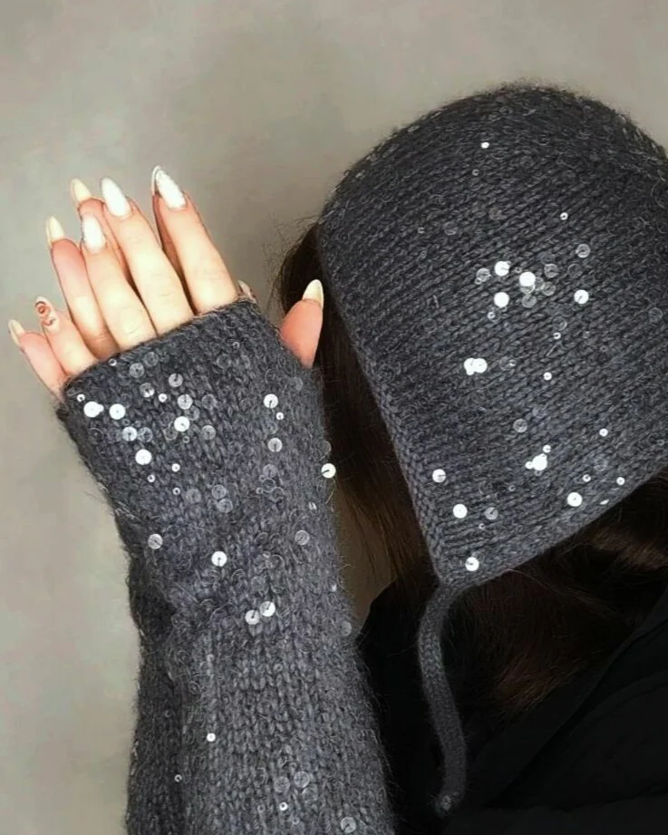 Серый чепчик с пайетками из шерсти Серый