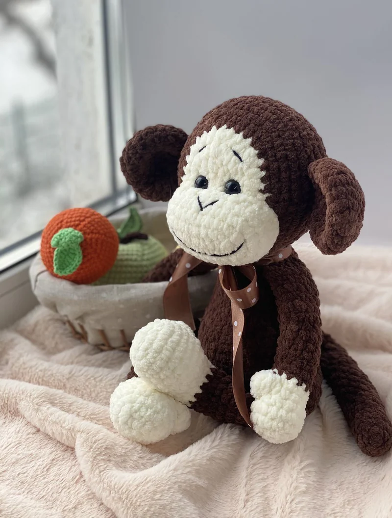 Вязаная коричневая обезьянка амигуруми