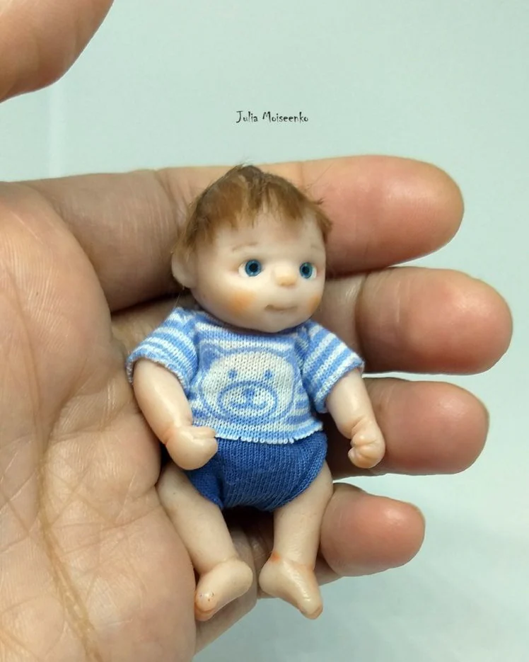 Кукла Мальчик малыш для кукольного дома Миниатюра 1 к 12