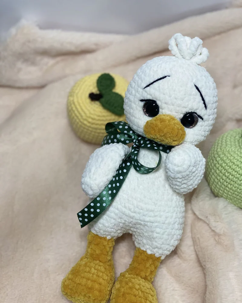 Вязаный белый утёнок амигуруми
