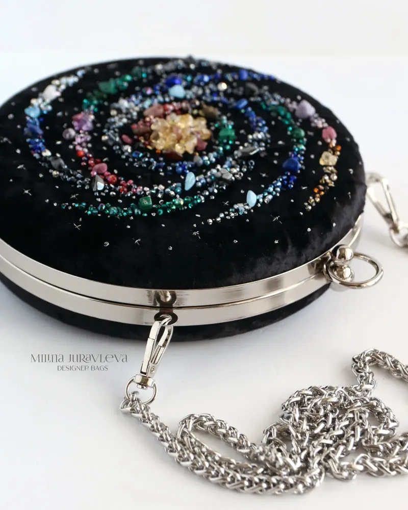 Клатч-кругляшка «Galaxy» с натуральными камнями, чёрный — Чёрный