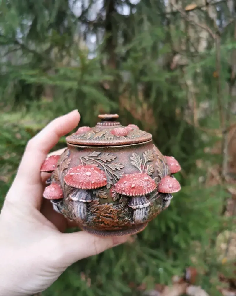 Шкатулка с мухоморами