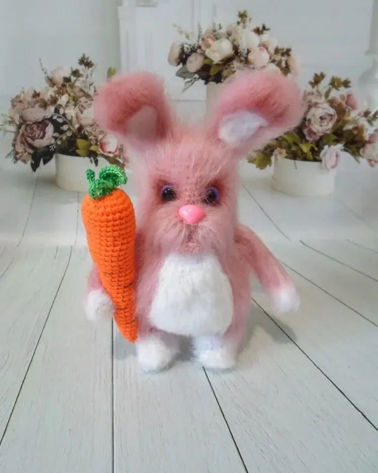 Заяц Ушастик, вязаная игрушка — розовый