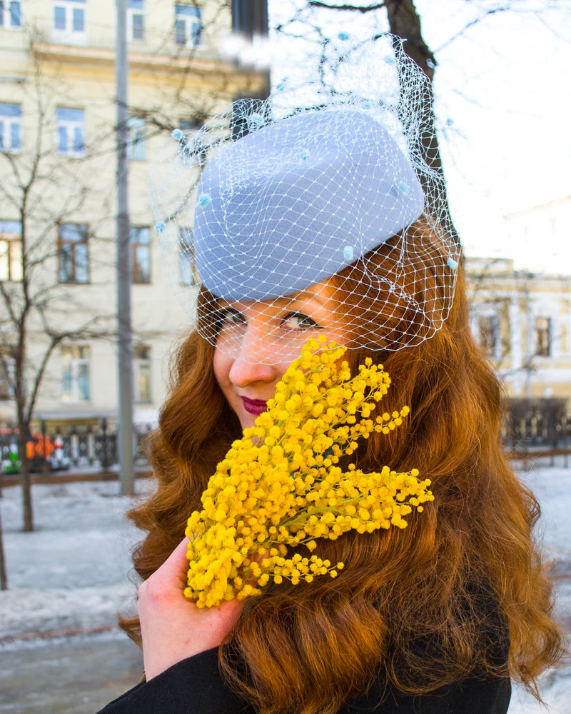 Шляпка Амазонка голубая