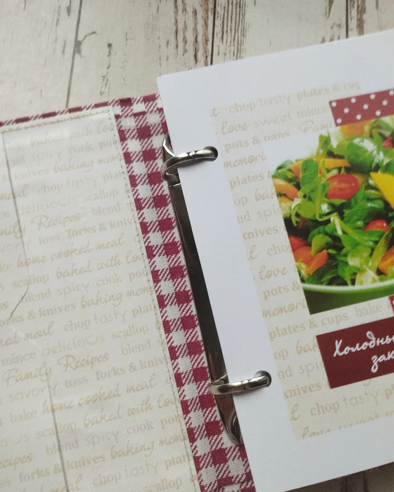 Кулинарная книга на кольцах 13×16 см — Красная в мелкую клетку, вишня